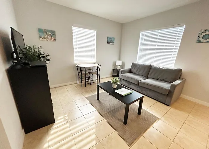 Poolfront Cottage Near Beach With Full Kitchen!