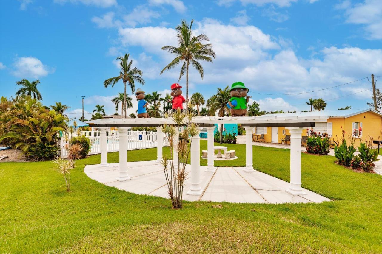 Poolfront Near With Full Kitchen! Casa de Férias *