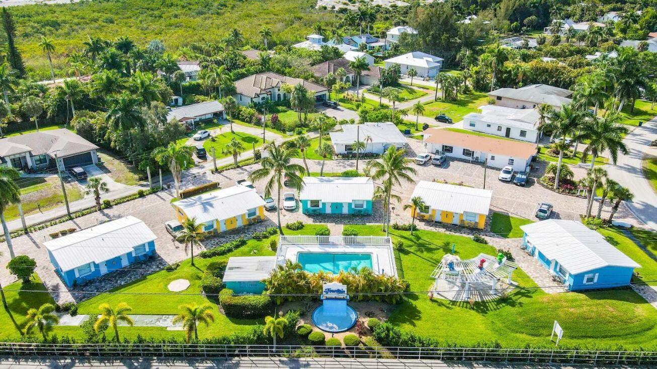 Casa de Férias Poolfront Near With Full Kitchen!
