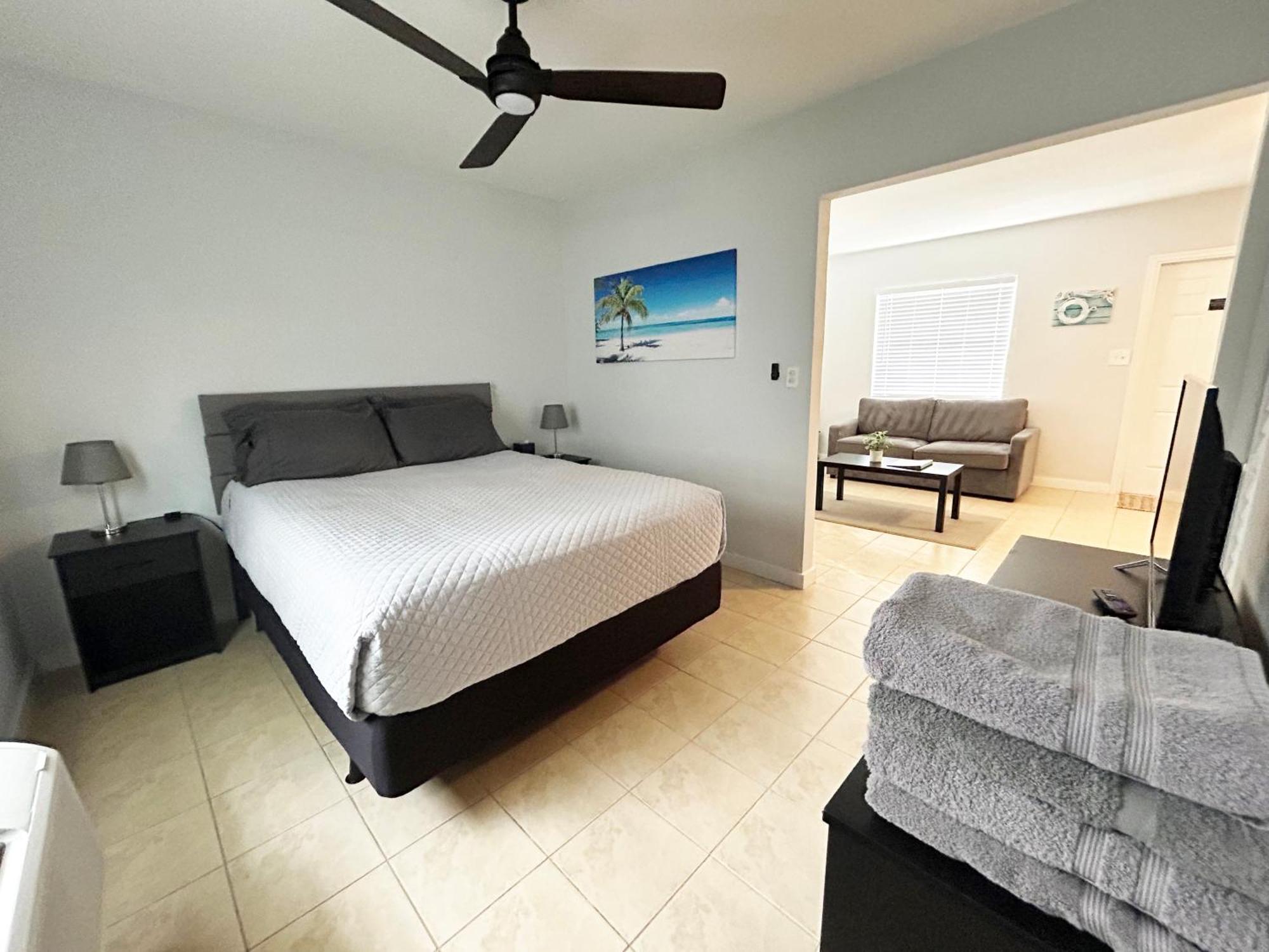 Holiday home Poolfront Near With Full Kitchen!